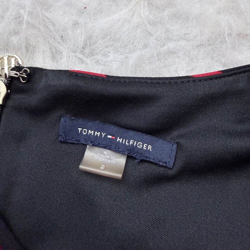 Tommy Hilfiger Red Black Floral Sheath Dress Sleeveless Bateau Neck Size 2 - Picture 5 of 9